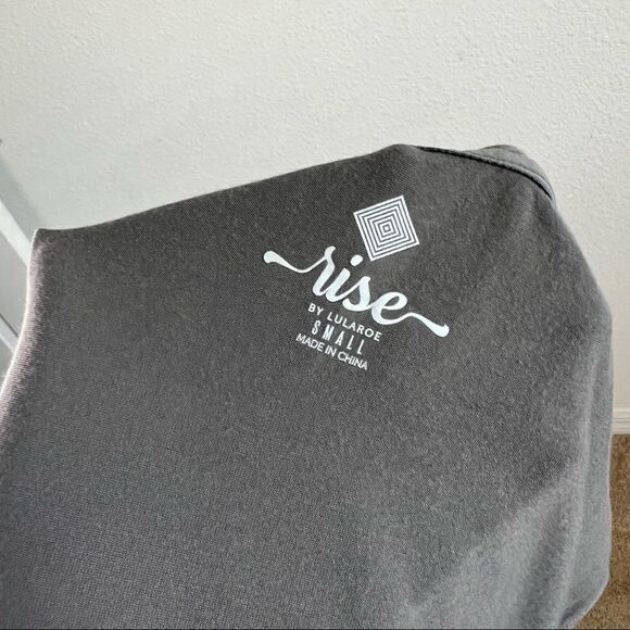 lularoe Rise Dark Gray Basic Short Sleeve Relaxed Fit Top Small - Picture 2 of 4